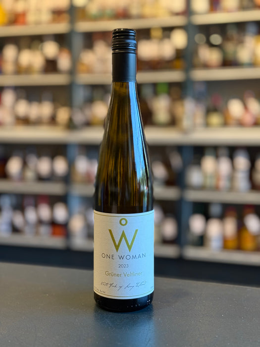 ONE WOMAN GRÜNER VELTLINER, NEW YORK 2023