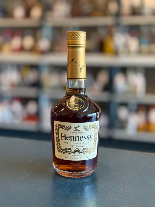 HENNESSY VS COGNAC — Bogey's Bottled Goods HENNESSY VS COGNAC — Bogey's Bottled Goods