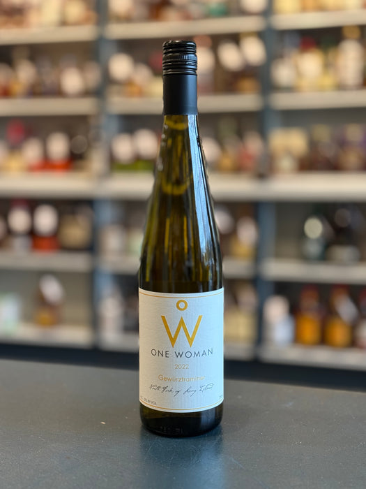 ONE WOMAN GEWÜRZTRAMINER, NEW YORK 2022