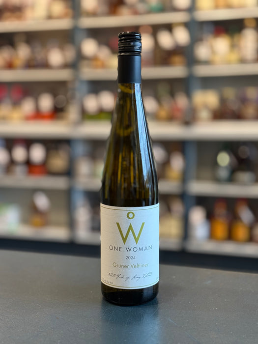 ONE WOMAN GRÜNER VELTLINER, NEW YORK 2024