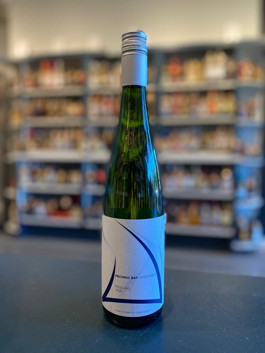 PECONIC BAY VINEYARDS, RIESLING, NORTH FORK OF LONG ISLAND 2021