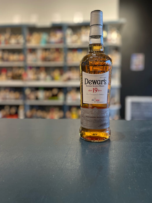 DEWAR'S 'THE CHAMPIONS EDITION' 19 YEAR BLENDED SCOTCH WHISKY