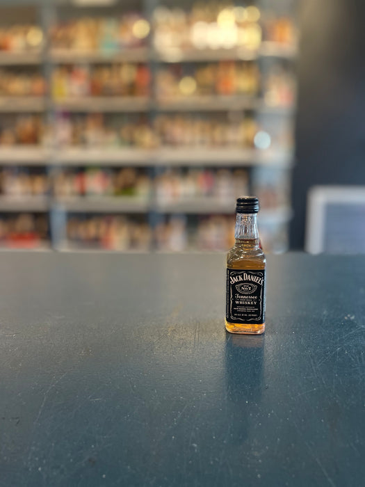 JACK DANIELS OLD NO. 7 TENNESSEE SOUR MASH WHISKEY